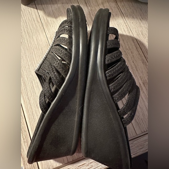 Sketchers Memory Foam Sandals with rhinestones - Picture 6 of 6